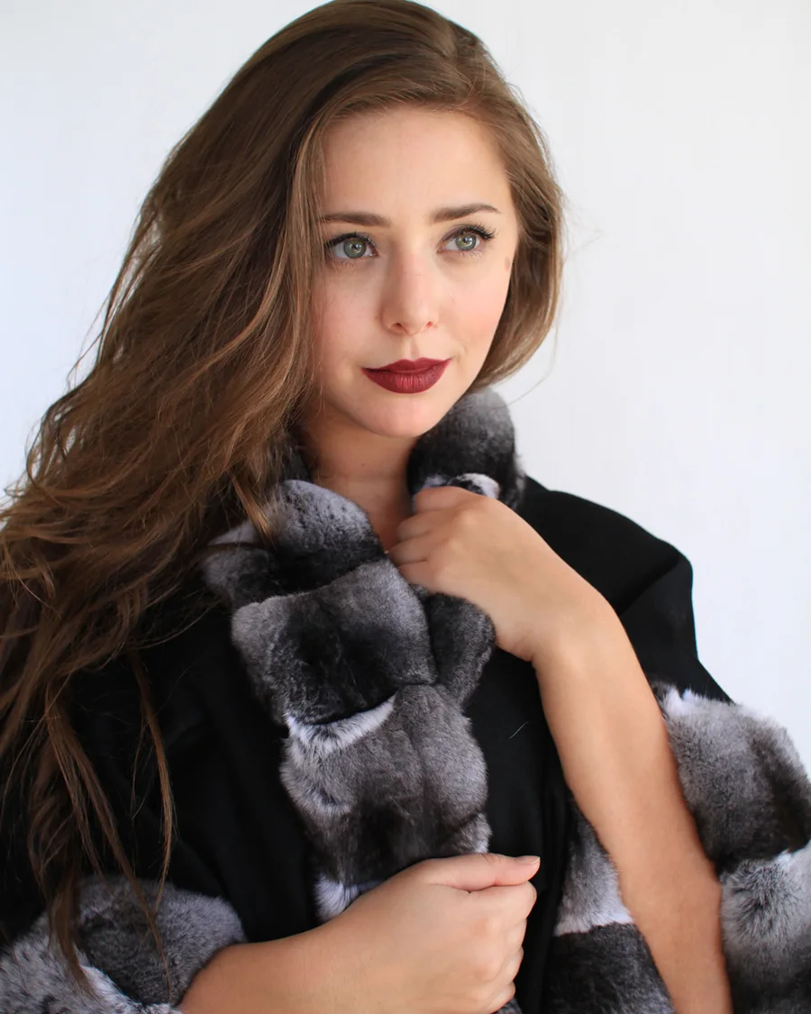 Cashmere cape with chinchilla