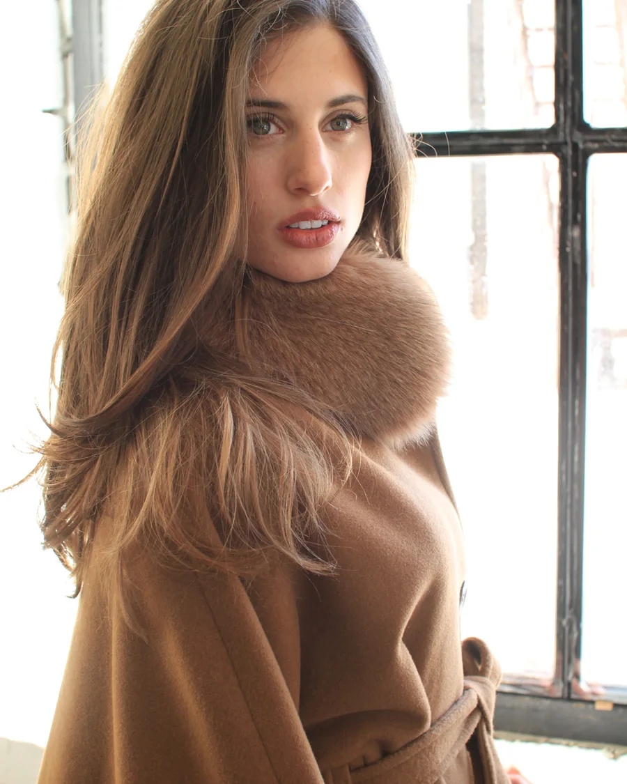Cashmere cape with fox trim